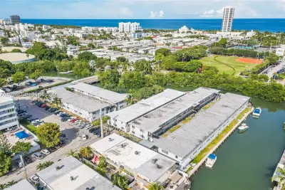 780 73rd St #9, Miami Beach: photo 1 of 8