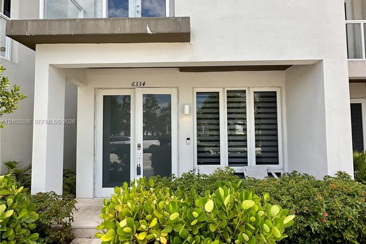 6334 NW 104th Path, Doral: photo 1 of 64