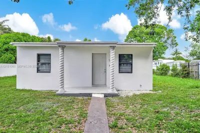 16410 NW 22nd Ct, Miami Gardens: photo 1 of 40