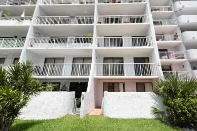 1650 NE 115th St #503, Miami: photo 1 of 7