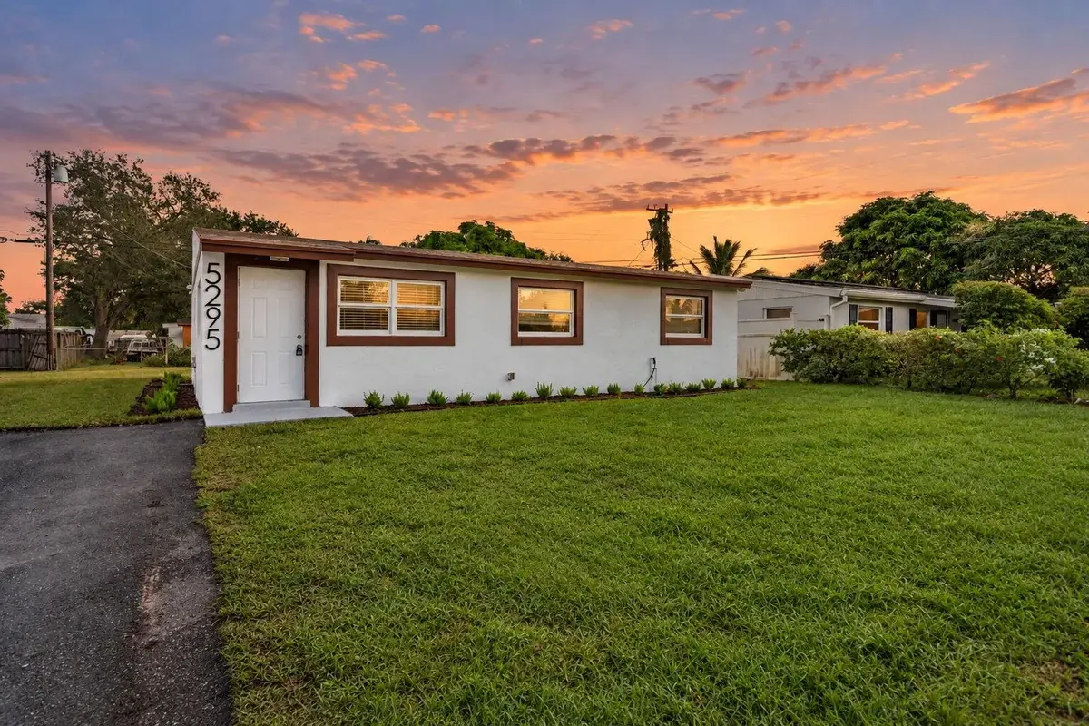 5295 Helene Pl, West Palm Beach: photo 1 of 25