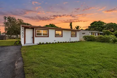 5295 Helene Pl, West Palm Beach: photo 1 of 25