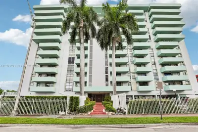1825 W 44th Pl #208, Hialeah: photo 1 of 27