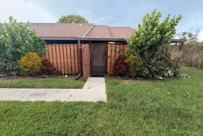 534 Springdale Cir #53-D, Palm Springs: photo 1 of 18