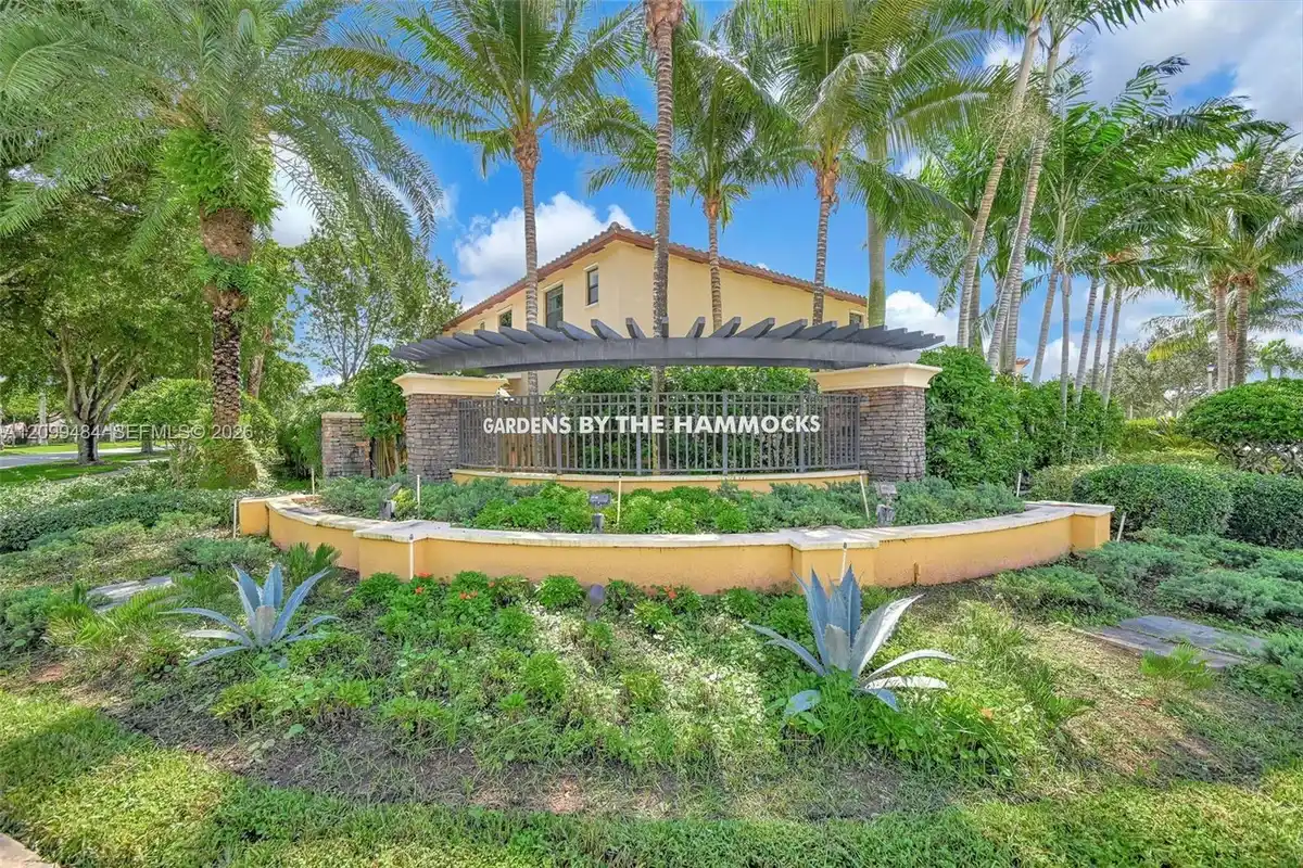 Villa in Miami: photo 1 of 52