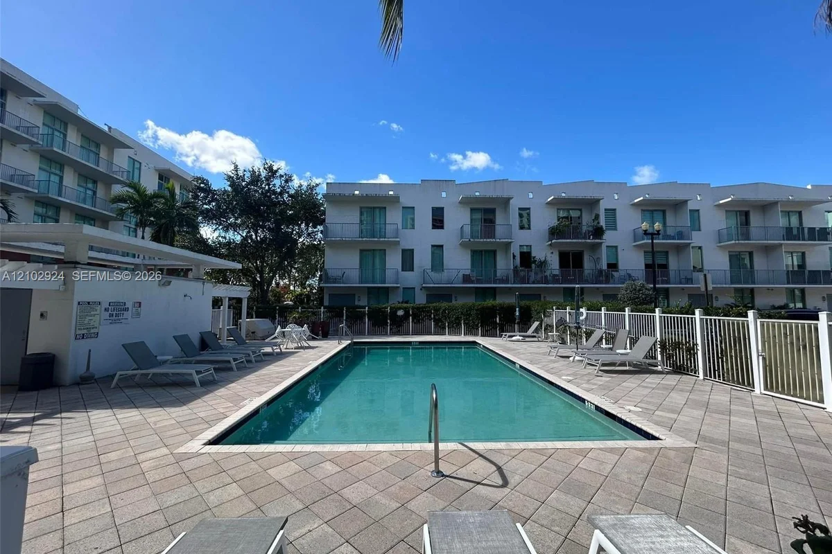 2100 Van Buren St #506, Hollywood: photo 1 of 17