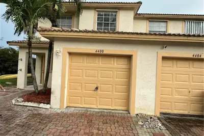 4400 Crystal Lake Dr, Deerfield Beach: photo 1 of 14