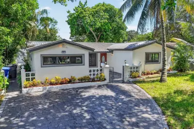 4001 N 66th Ave, Hollywood: photo 1 of 52