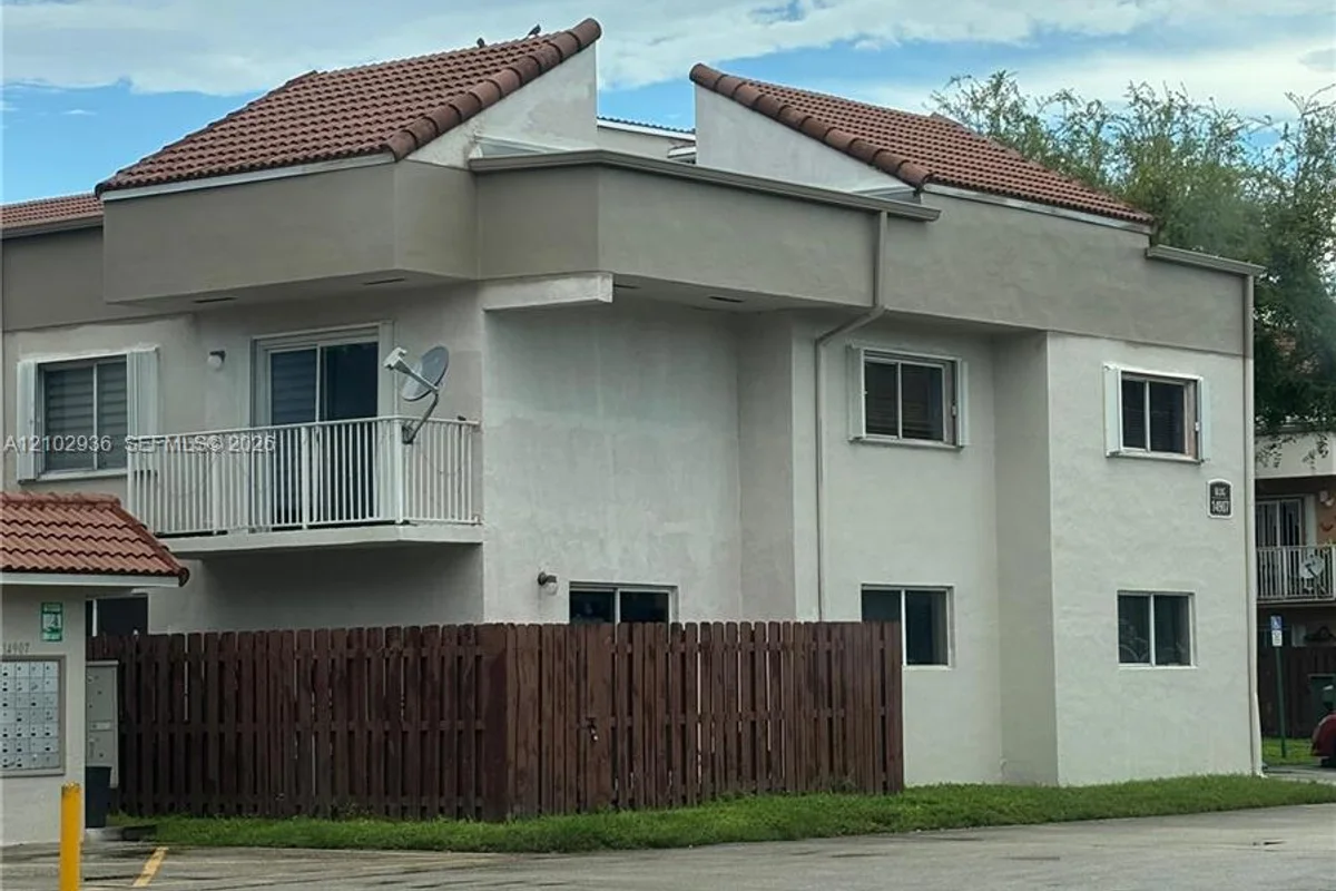 Condo in Miami: photo 1 of 17