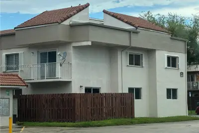 Condo in Miami: photo 1 of 17
