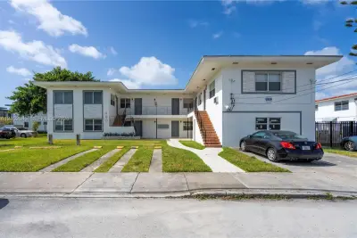 460 NE 82nd Ter #3, Miami: photo 1 of 4