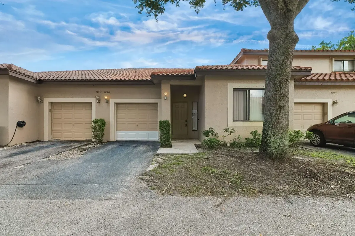 3069 La Mirage Dr, Lauderhill: photo 1 of 32