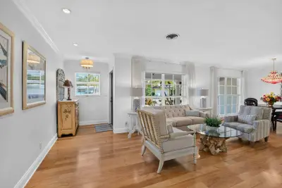 840 SW 2nd St, Boca Raton: photo 1 of 23