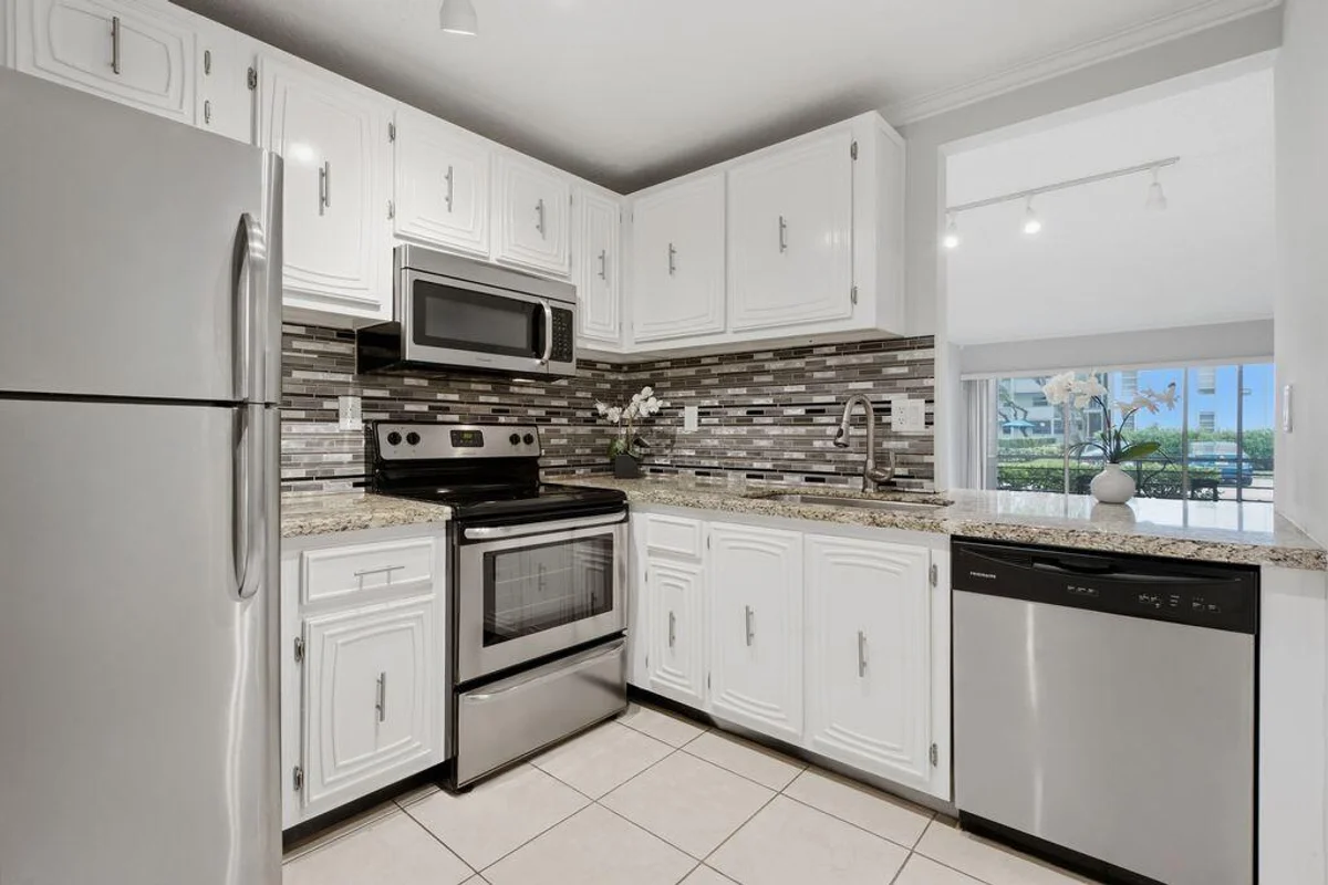 485 N Pine Island Rd #A105, Plantation: photo 1 of 15