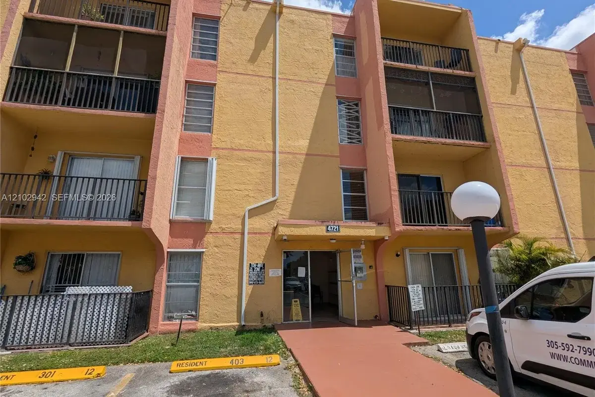 4721 NW 7th St #205-12, Miami: photo 1 of 20