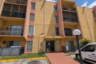 4721 NW 7th St #205-12, Miami: photo 1 of 20
