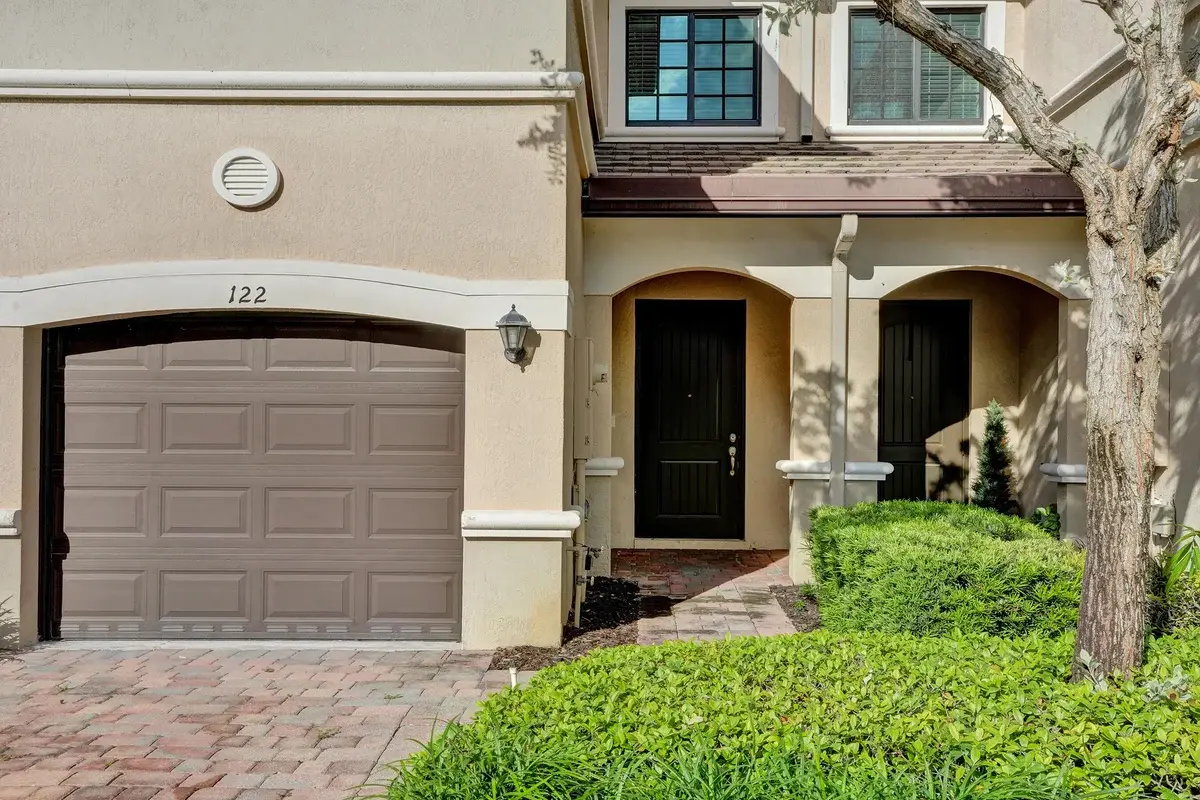 4234 N Dixie Hwy #122, Oakland Park: photo 1 of 38