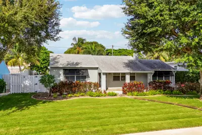 1111 N B St, Lake Worth Beach: photo 1 of 42