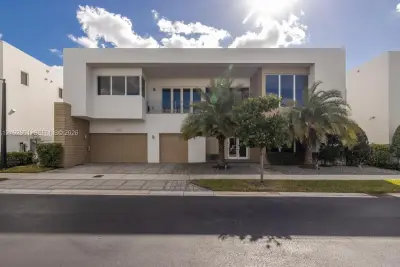 10250 NW 75th Ter, Doral: photo 1 of 20