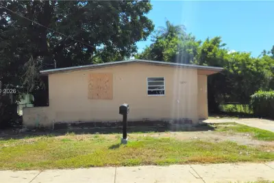 10230 SW 176th St, Miami: photo 1 of 1