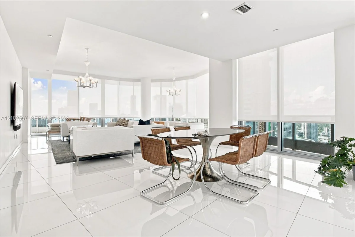 200 Biscayne Boulevard Way #5302, Miami: photo 1 of 31
