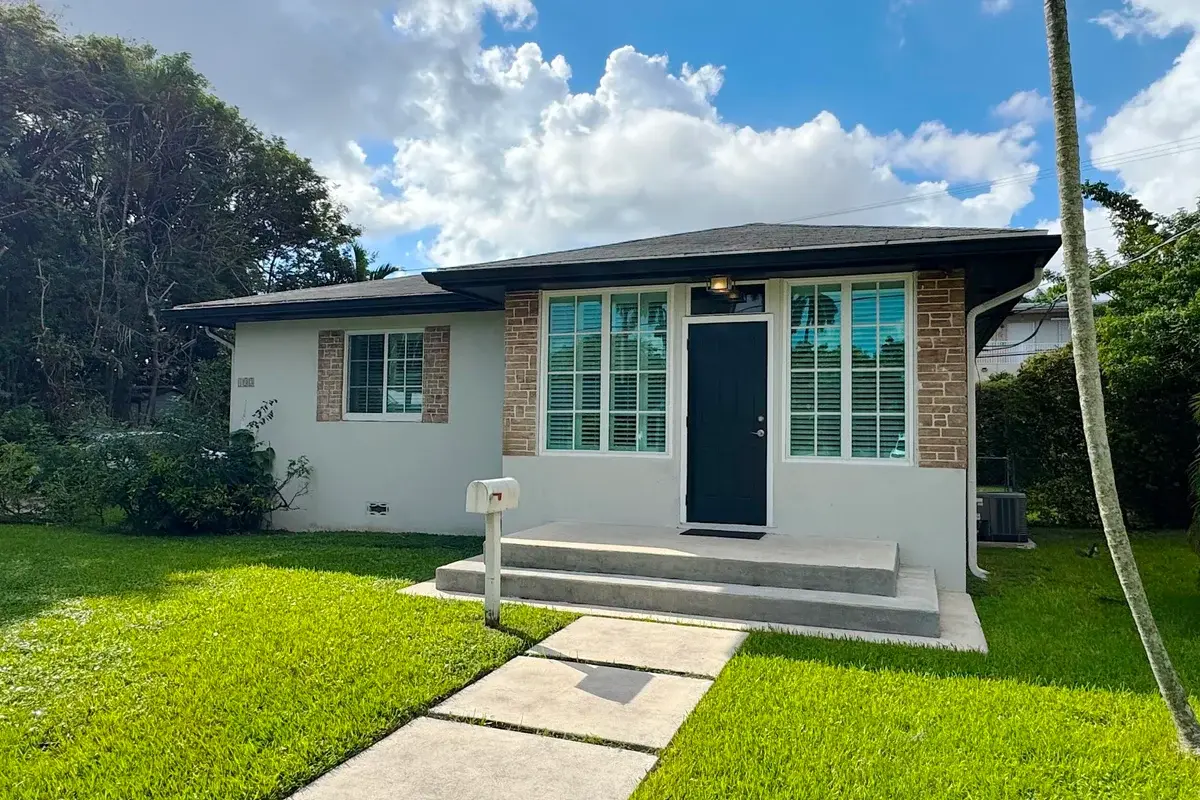 133 SE 2nd St, Dania Beach: photo 1 of 53