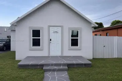 1296 NW 72nd St, Miami: photo 1 of 15
