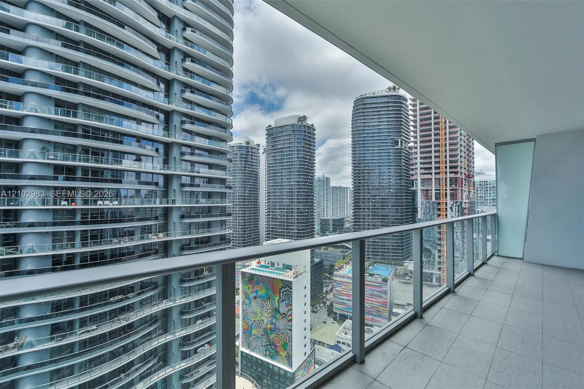 1010 Brickell Ave #3107, Miami: photo 1 of 40