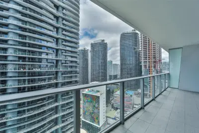 1010 Brickell Ave #3107, Miami: photo 1 of 40