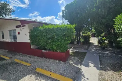 6204 Dewey St #4, Hollywood: photo 1 of 11