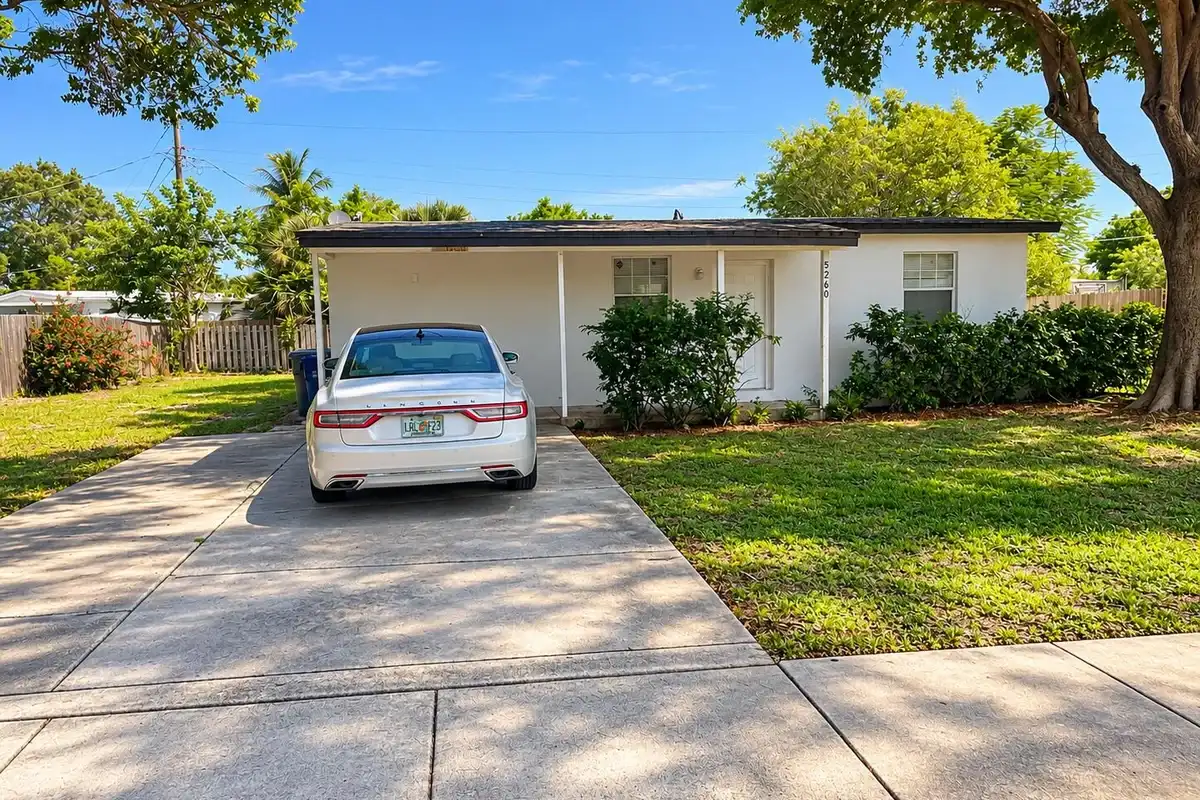 5260 NE 16th Ave, Pompano Beach: photo 1 of 19