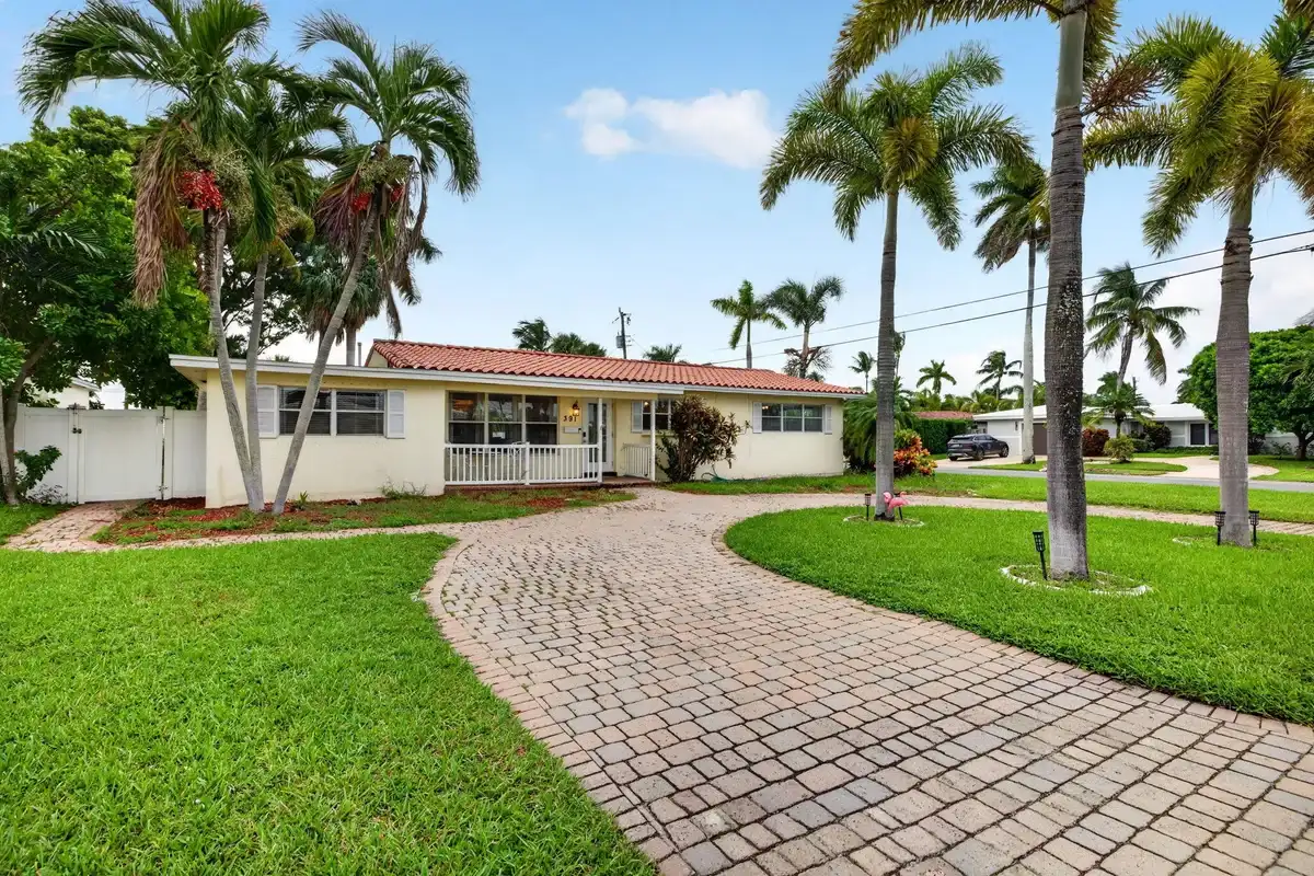391 SE 6th Ct, Pompano Beach: photo 1 of 31