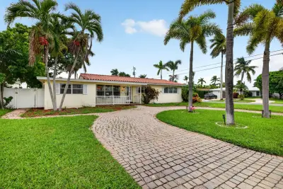 391 SE 6th Ct, Pompano Beach: photo 1 of 31