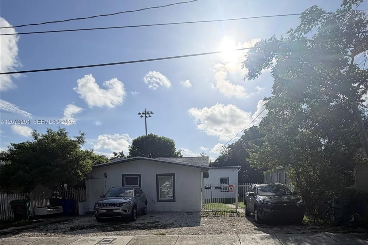 4729 NW 15th Ave, Miami: photo 1 of 4