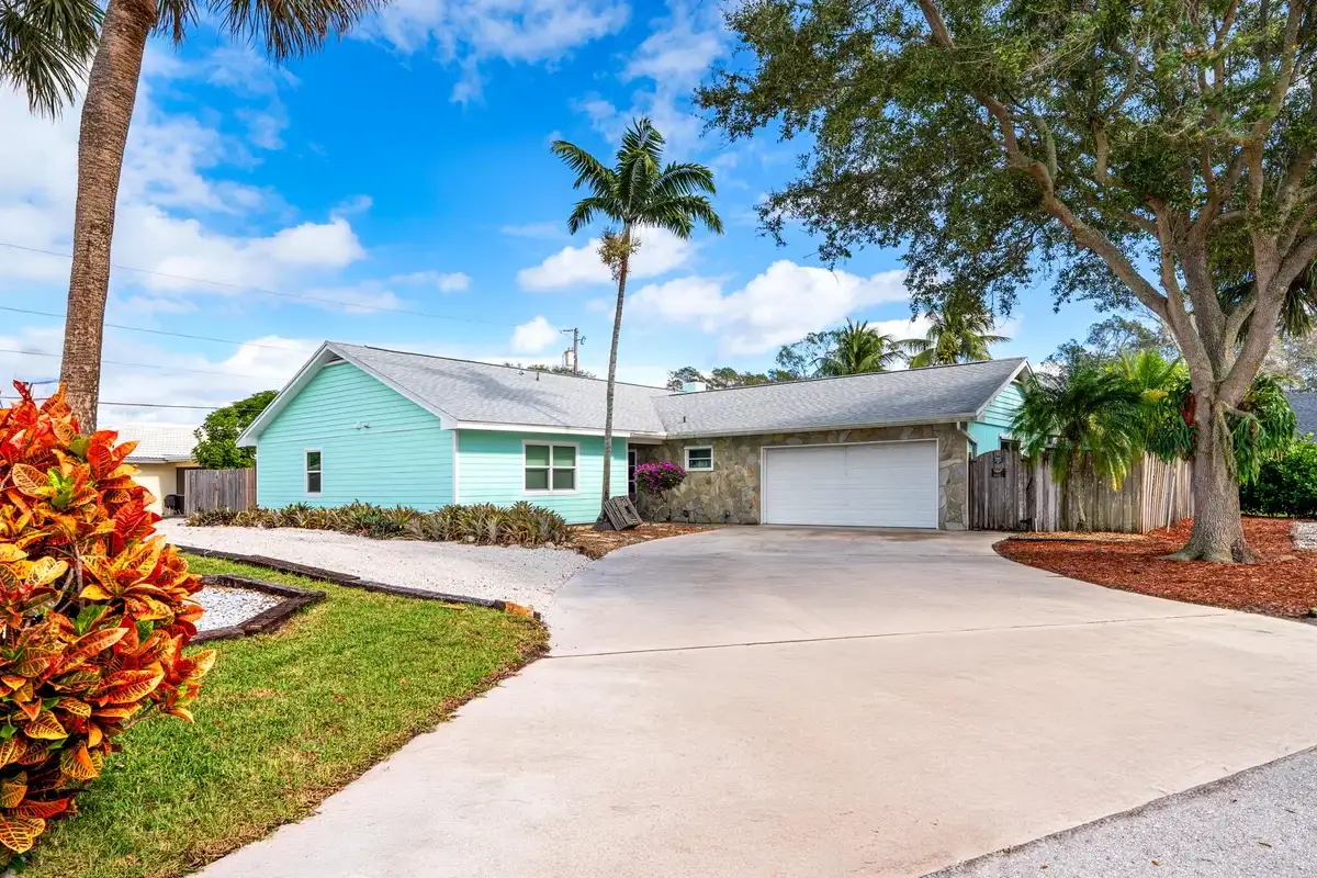 611 East Dr, Delray Beach: photo 1 of 39