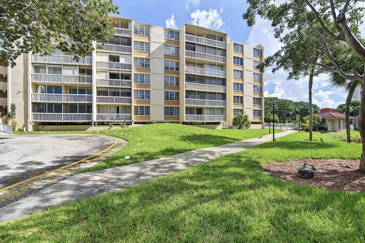 7051 Environ Blvd #534, Lauderhill: photo 1 of 39