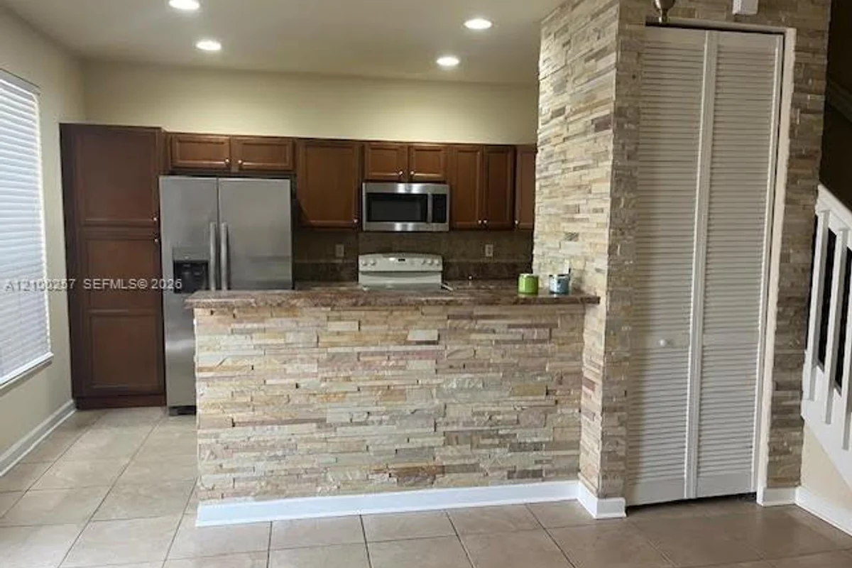 17087 SW 93rd St, Miami: photo 1 of 30