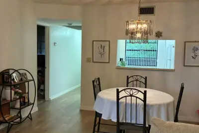 1000 Colony Point Cir #404, Pembroke Pines: photo 1 of 9