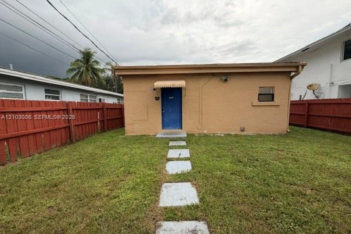1734 Madison St #1736A, Hollywood: photo 1 of 9