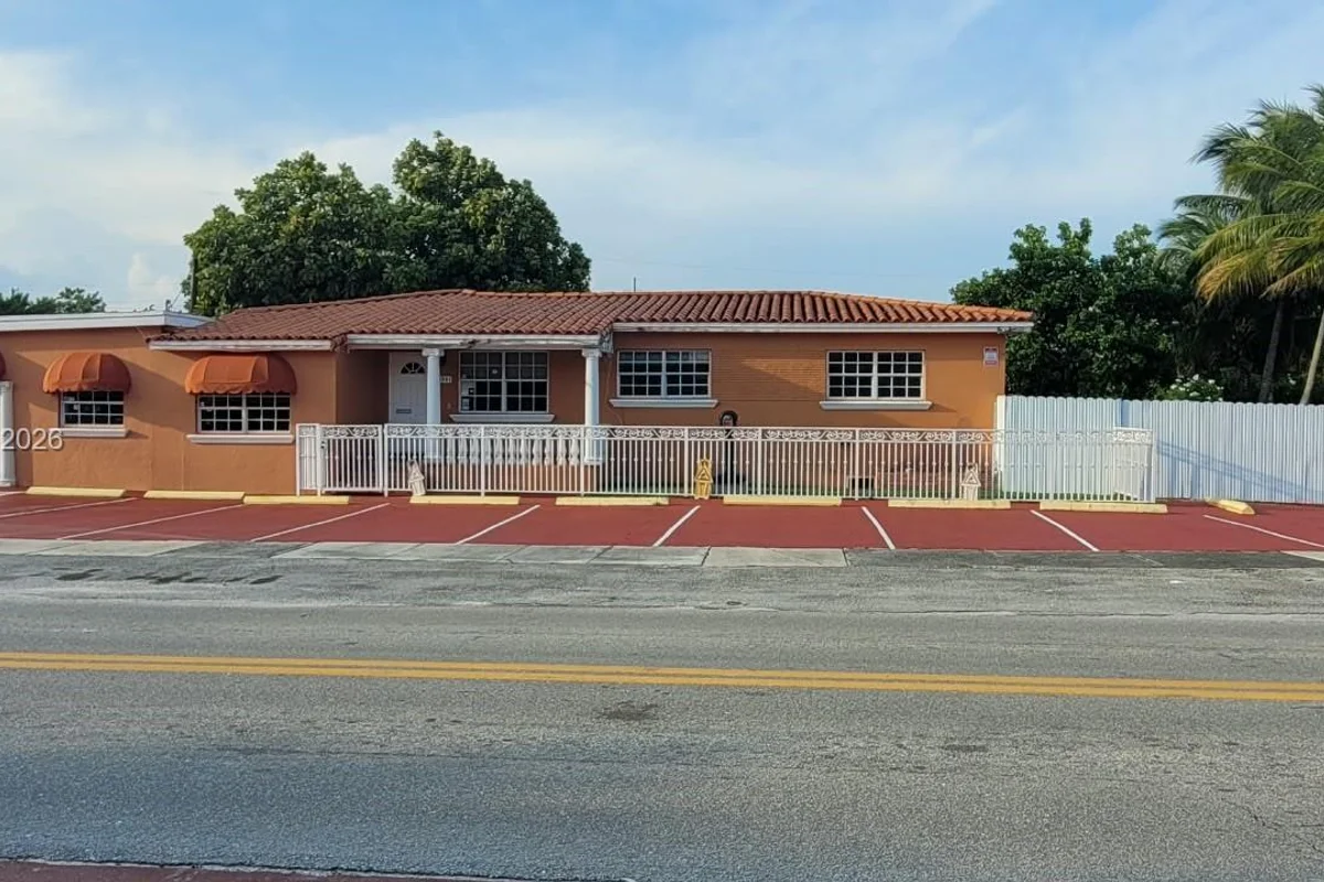 4801 NW 3 #2, Miami: photo 1 of 13