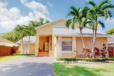 5312 SW 151st Pl, Miami: photo 1 of 33