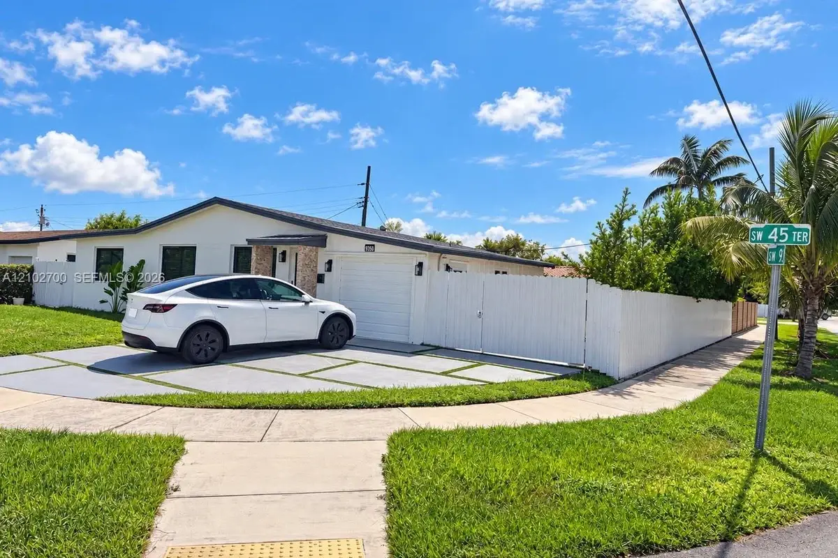 9350 SW 45th Ter, Miami: photo 1 of 17