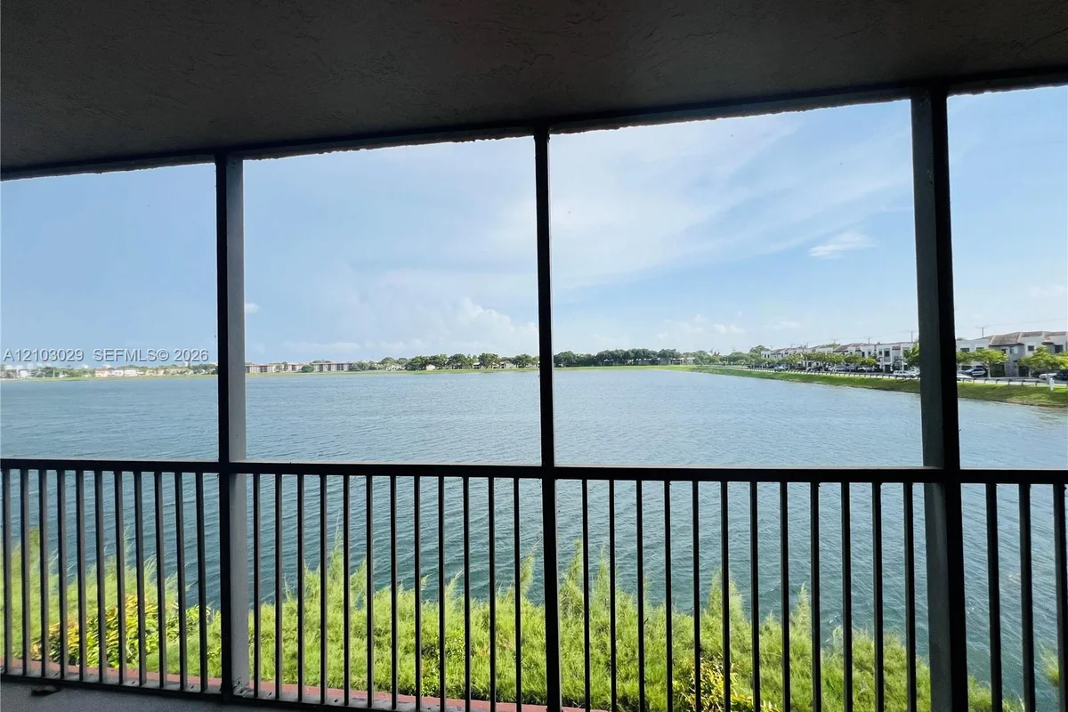 20860 San Simeon Way #205-6, Miami: photo 1 of 22