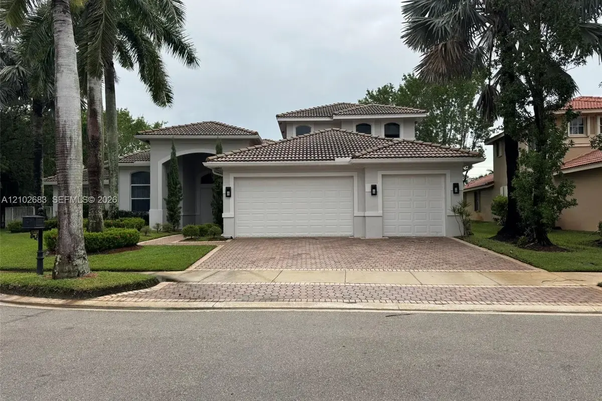 1360 Victoria Isle Dr, Weston: photo 1 of 67