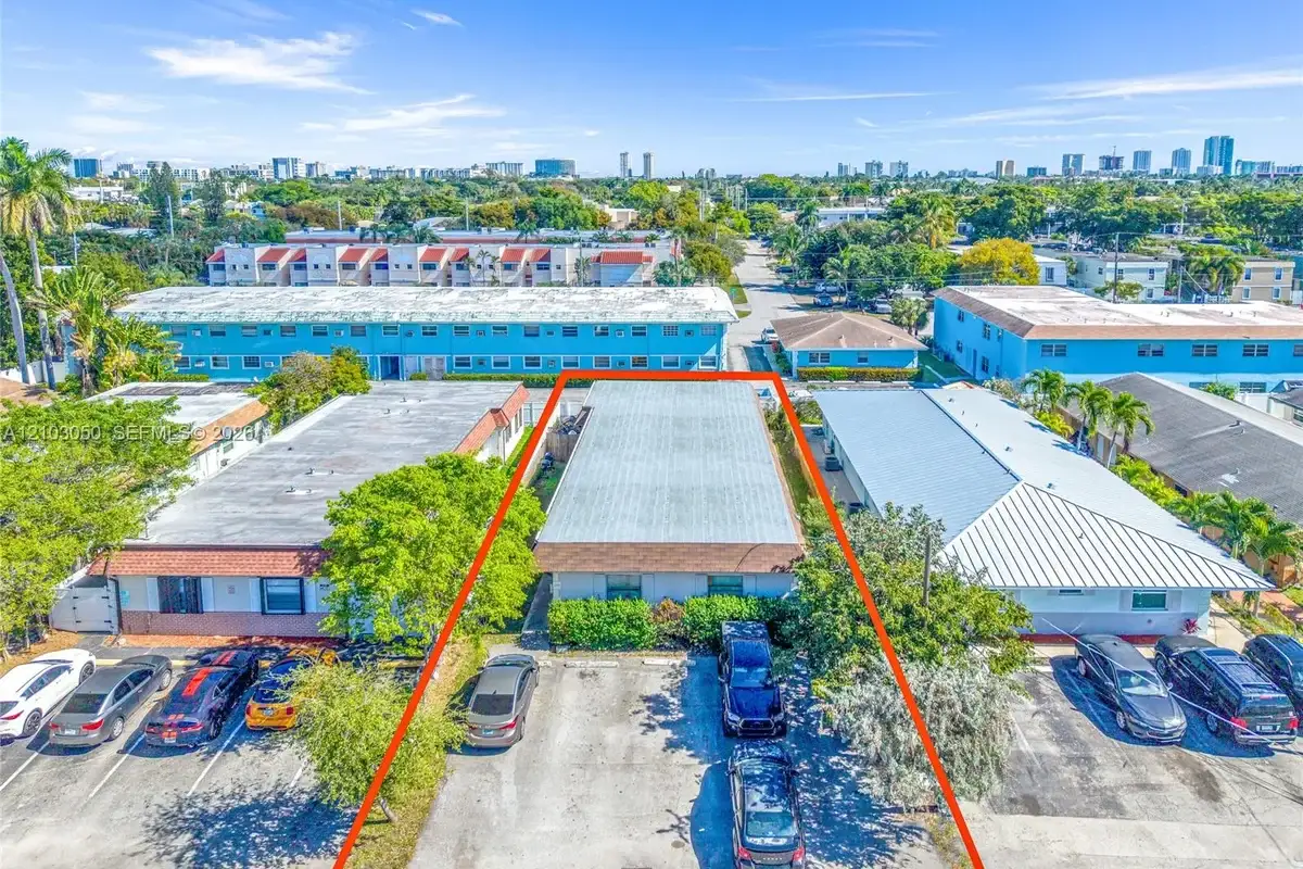 240 SE 9th Ave, Pompano Beach: photo 1 of 27