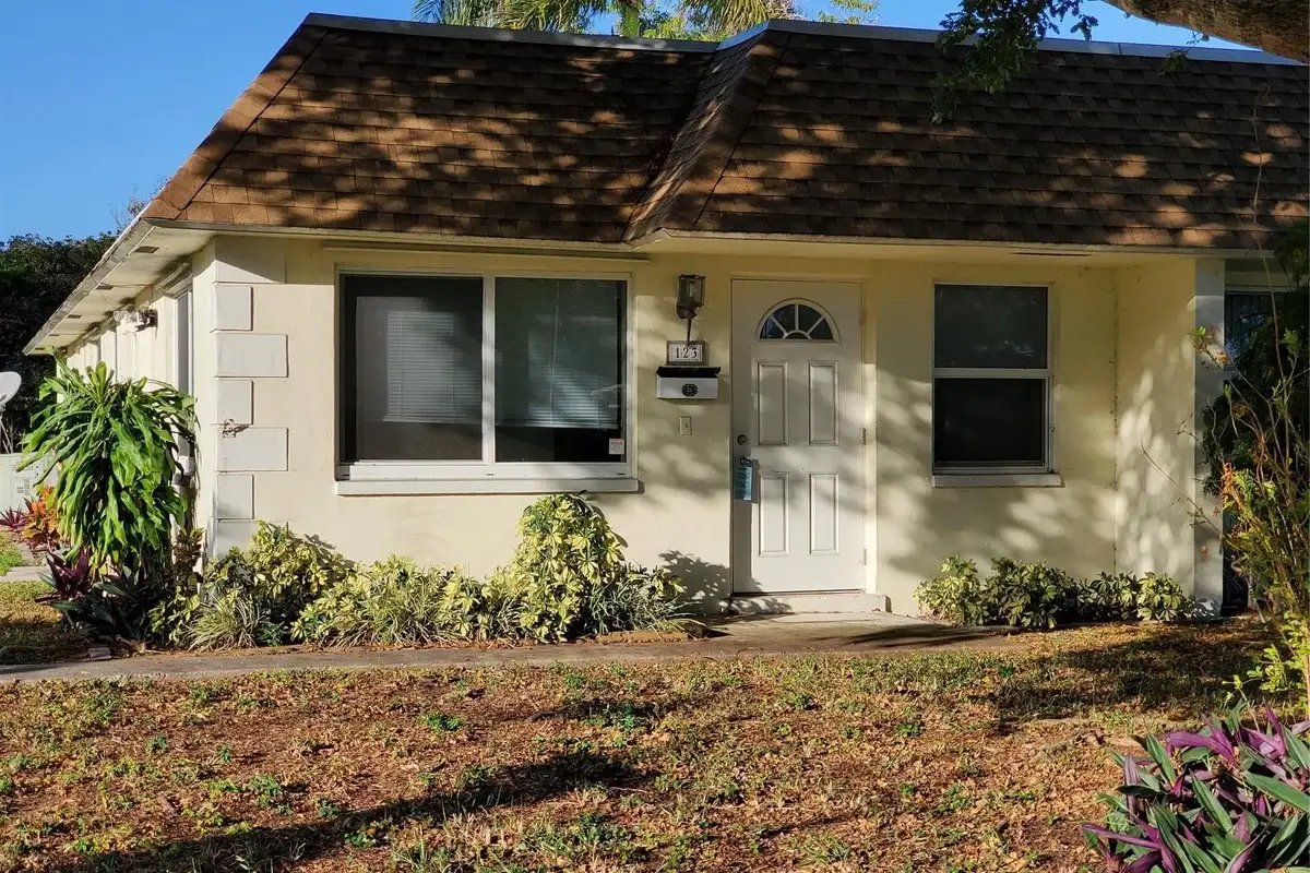 123 SW 17th St, Pompano Beach: photo 1 of 25