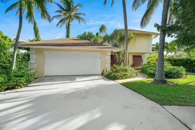 491 Neptune Rd, Juno Beach: photo 1 of 30