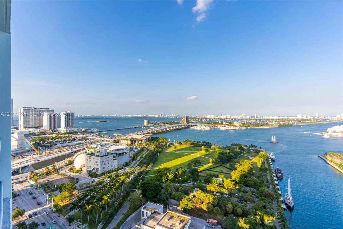 900 Biscayne Blvd #3003, Miami: photo 1 of 26