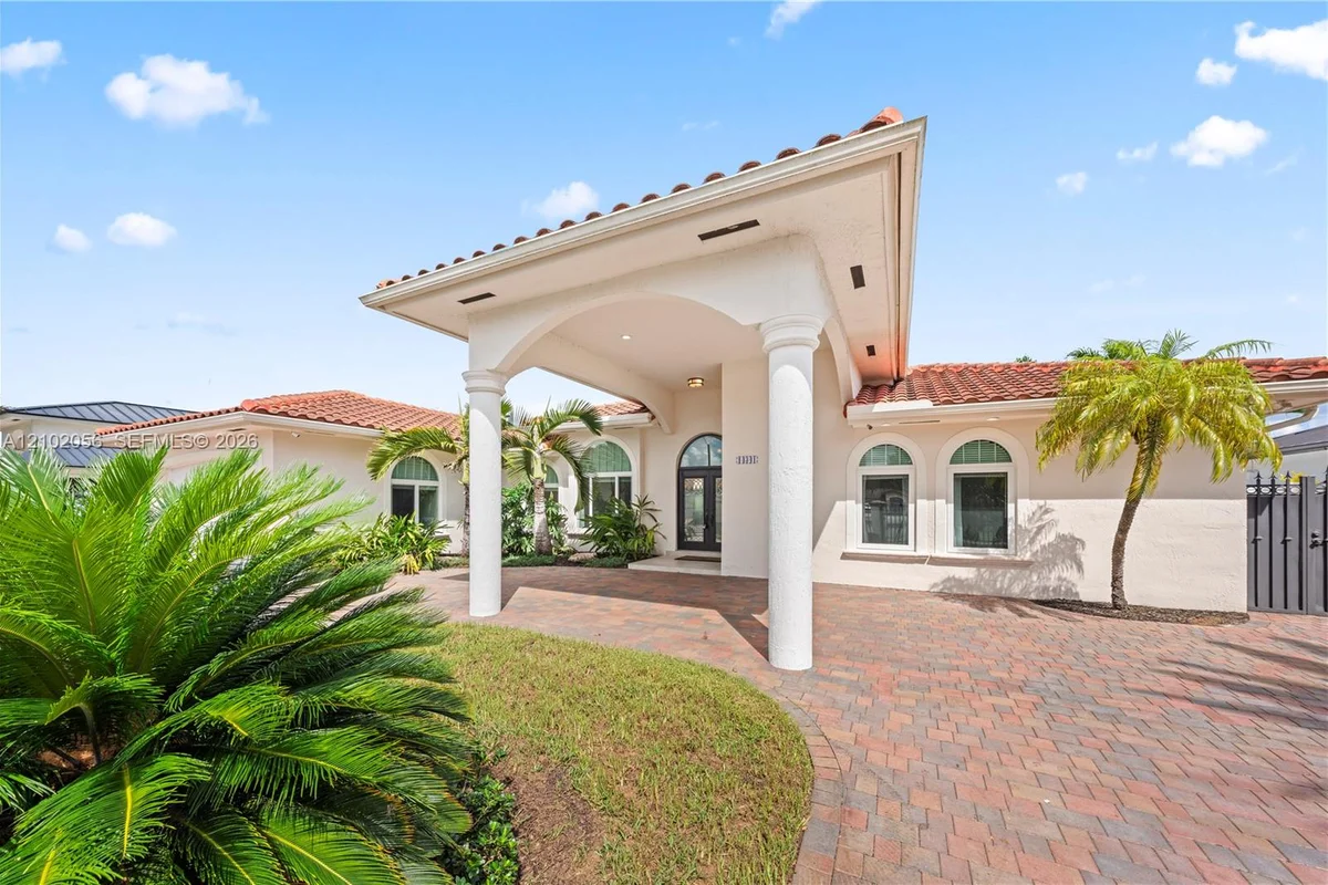 14341 SW 22nd St, Miami: photo 1 of 25