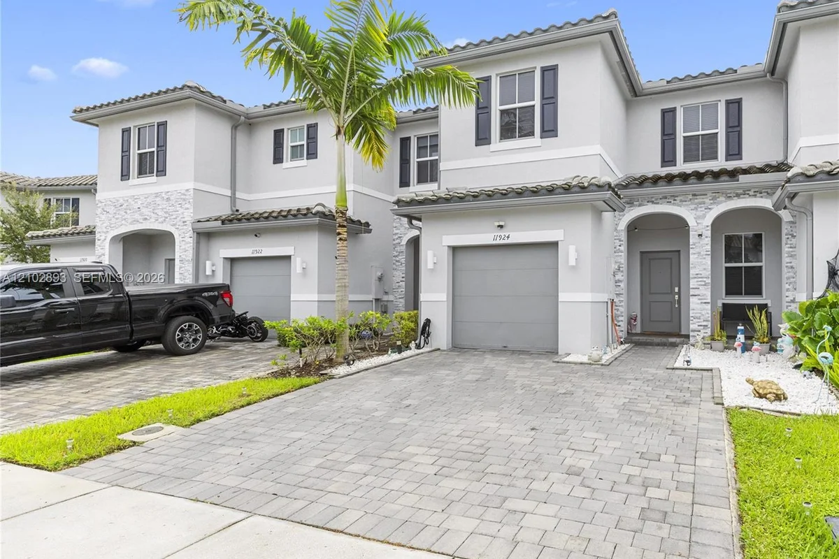 11924 NW 47th Manor, Coral Springs: photo 1 of 35